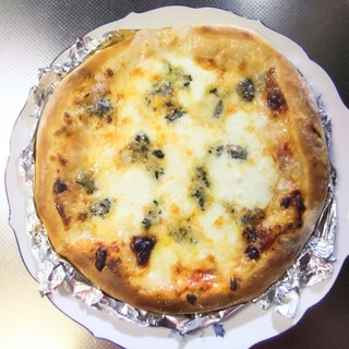 手ごねピザ　クアトロフォルマッジ　4種チーズ
